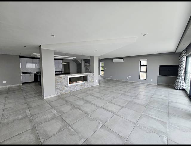 4 BEDROOM HOUSE FOR SALE IN MOSSEL BAY CENTRAL